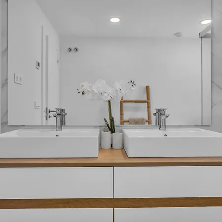 Oasis 325 *